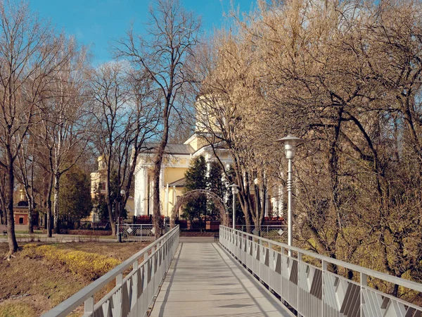 GOMEL, BELARUS - APRIL 14, 2019: Peter and Paul Cathedral in spring. — Stock Photo, Image