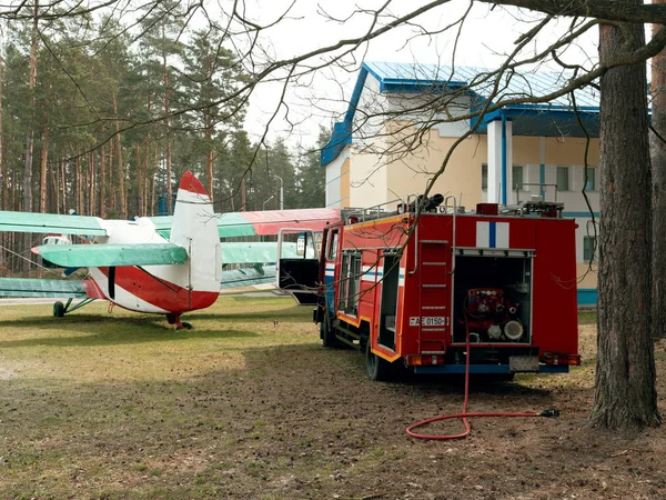 Gomel, Bělorusko-21. duben 2019: lyceum ministerstva mimořádných situací. Území se vzdělávacími budovami a kasárna. — Stock fotografie