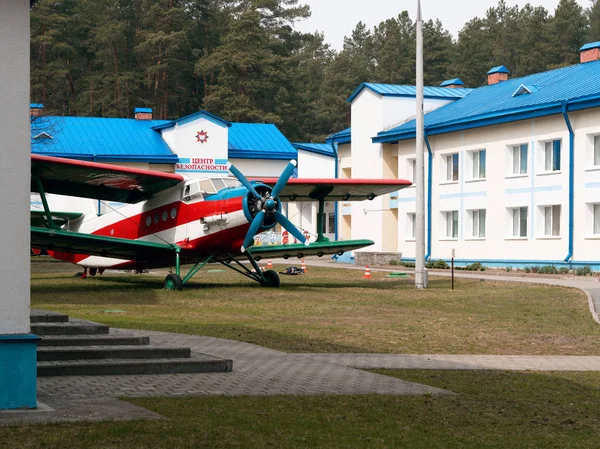 Gomel, Beyaz Rusya - 21 Nisan 2019: Acil Durumlar Bakanlığı Lisesi. Eğitim binaları ve kışlalar ile bölge. — Stok fotoğraf