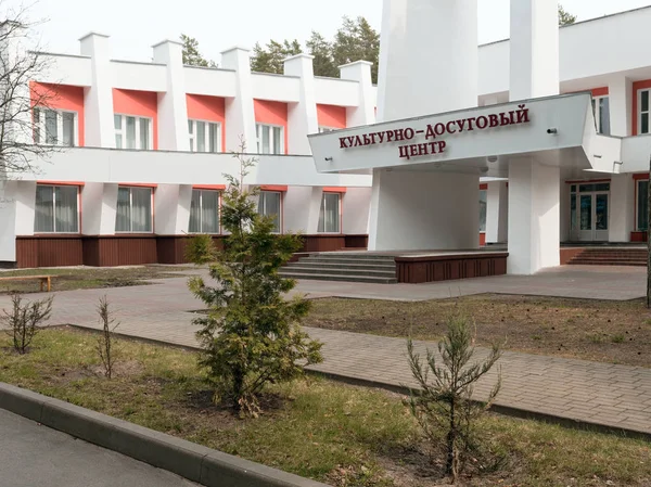 GOMEL, BELARUS - 21 de abril de 2019: Liceo del Ministerio de Situaciones de Emergencia. Territorio con edificios educativos y cuarteles . —  Fotos de Stock