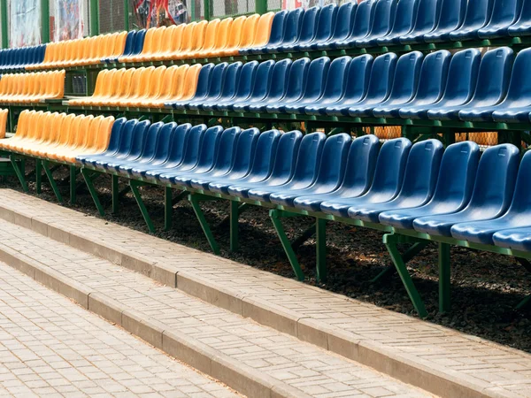 Piccolo stadio sportivo con stand per i tifosi — Foto Stock