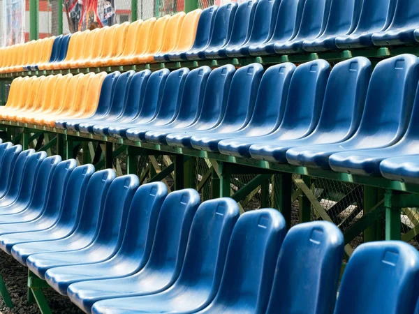Pequeno estádio desportivo com stands para fãs — Fotografia de Stock