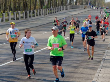 Gomel, Beyaz Rusya - 21 Nisan 2019: Ecomarathone 2019 Gomel Geçti