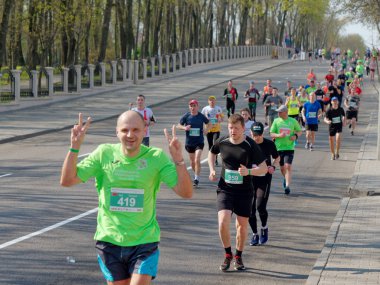 Gomel, Beyaz Rusya - 21 Nisan 2019: Ecomarathone 2019 Gomel Geçti