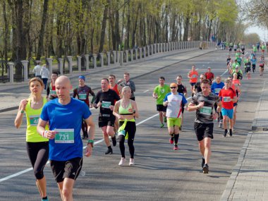 Gomel, Beyaz Rusya - 21 Nisan 2019: Ecomarathone 2019 Gomel Geçti