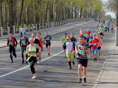 Gomel, Beyaz Rusya - 21 Nisan 2019: Ecomarathone 2019 Gomel Geçti