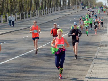 Gomel, Beyaz Rusya - 21 Nisan 2019: Ecomarathone 2019 Gomel Geçti