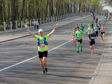 Gomel, Beyaz Rusya - 21 Nisan 2019: Ecomarathone 2019 Gomel Geçti