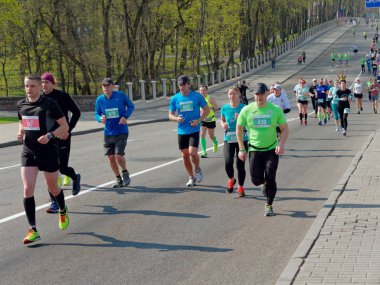 Gomel, Beyaz Rusya - 21 Nisan 2019: Ecomarathone 2019 Gomel Geçti