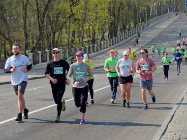 Gomel, Beyaz Rusya - 21 Nisan 2019: Ecomarathone 2019 Gomel Geçti