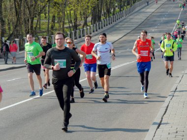 Gomel, Beyaz Rusya - 21 Nisan 2019: Ecomarathone 2019 Gomel Geçti