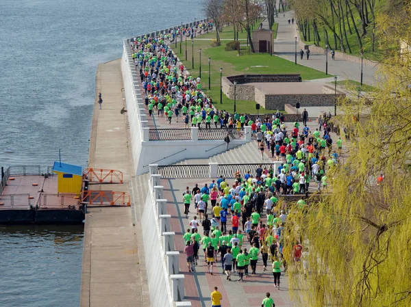 Gomel, Beyaz Rusya - 21 Nisan 2019: Ecomarathone 2019 Gomel Geçti — Stok fotoğraf