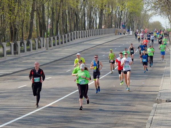 Gomel, Beyaz Rusya - 21 Nisan 2019: Ecomarathone 2019 Gomel Geçti — Stok fotoğraf