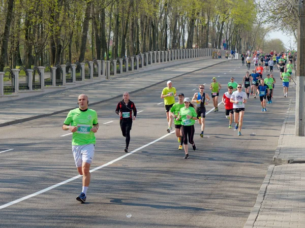 GOMEL, BELARUS - 21 AVRIL 2019 : ÉCOMARATHONE 2019 PASSÉ À GOMEL — Photo