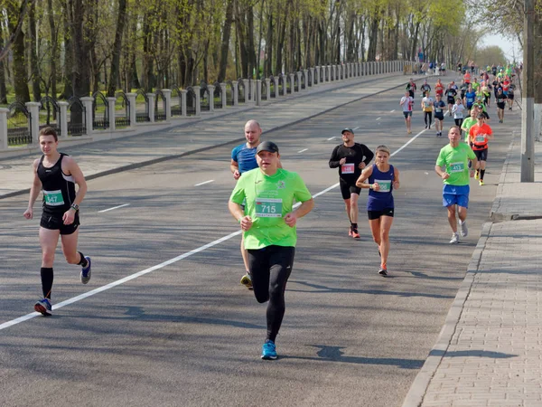 Гомель, Білорусь-21 квітня 2019: Ecomarathone 2019 пройшло в Гомелі — стокове фото