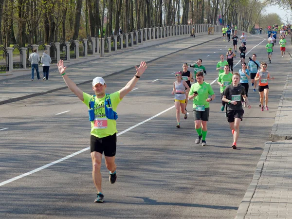 Гомель, Білорусь-21 квітня 2019: Ecomarathone 2019 пройшло в Гомелі — стокове фото