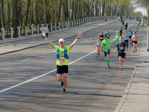 Gomel, Beyaz Rusya - 21 Nisan 2019: Ecomarathone 2019 Gomel Geçti — Stok fotoğraf