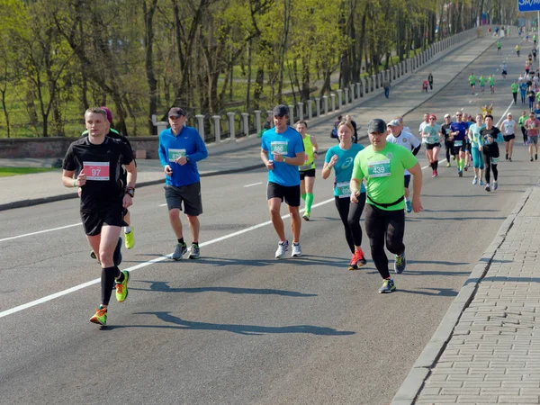 Гомель, Білорусь-21 квітня 2019: Ecomarathone 2019 пройшло в Гомелі — стокове фото