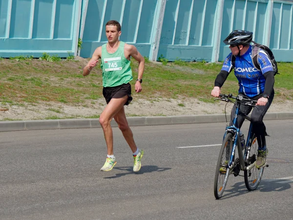 Gomel, Fehéroroszország-április 21, 2019: Ecomarathone 2019 hágó-ban Gomel — Stock Fotó