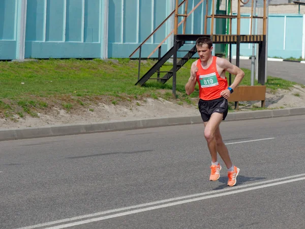 GOMEL, BELARUS - 21 AVRIL 2019 : ÉCOMARATHONE 2019 PASSÉ À GOMEL — Photo