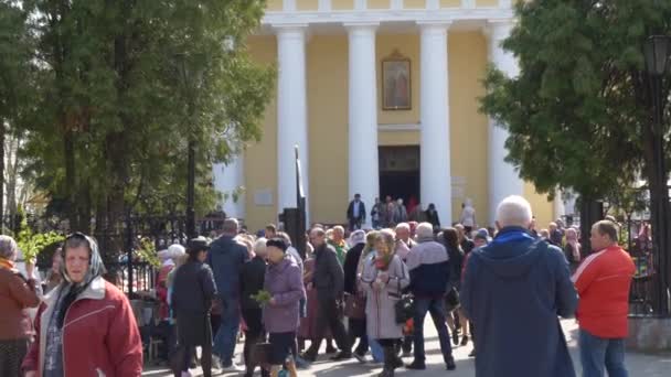 Γκομέλ Λευκορωσία Απριλίου 2019 Κυριακή Παλάμης Πιστοί Πηγαίνουν Στην Εκκλησία — Αρχείο Βίντεο