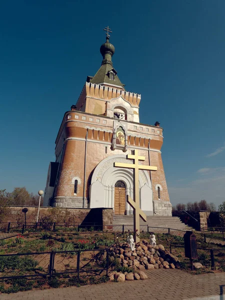 Mogilev, Vitryssland-27 april 2019: Forest Village. vackra kyrkan. — Stockfoto