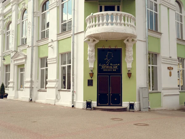 MOGILEV, BELARUS - APRIL 27, 2019: Beautiful buildings on the pedestrian street of the city. — Stock Photo, Image