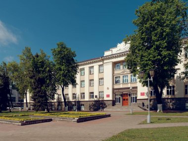 Gomel, Beyaz Rusya - 2 Mayıs 2019: Yol yapım teknik okulunun inşası.