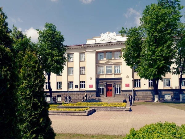 Gomel, Wit-Rusland-2 mei 2019: de bouw van de technische school voor de weg bouw. — Stockfoto