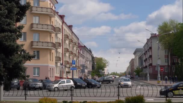 Gomel Wit Rusland Mei 2019 Verkeer Kommunarov Straat — Stockvideo