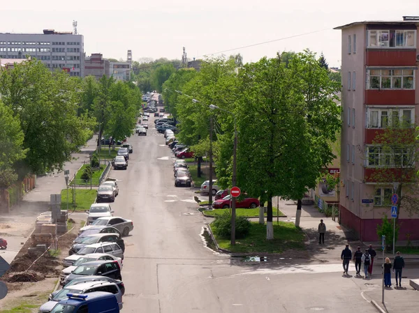 GOMEL, BELARUS - 2 de mayo de 2019: tráfico en la calle Gagarina —  Fotos de Stock