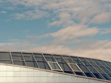 mavi gökyüzü arka plan modern bina tasarımı