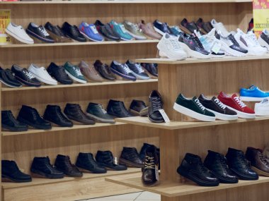 Gomel, Beyaz Rusya - 4 Mayıs 2019: Gizli Alışveriş Merkezi. moda butik alışveriş.