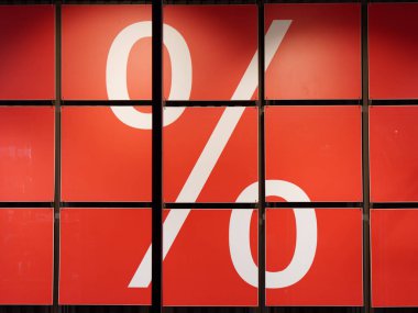 Gomel, Beyaz Rusya - 4 Mayıs 2019: Gizli Alışveriş Merkezi. moda butik
