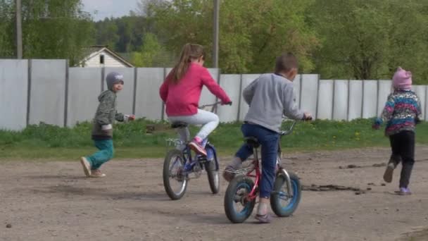 Gomel Wit Rusland Mei 2019 Kinderen Rijden Een Fiets Het — Stockvideo