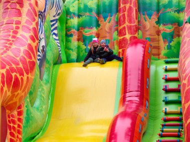 Gomel, Beyaz Rusya - 8 Mayıs 2019: Şehir Parkı. çocuk konumlar.