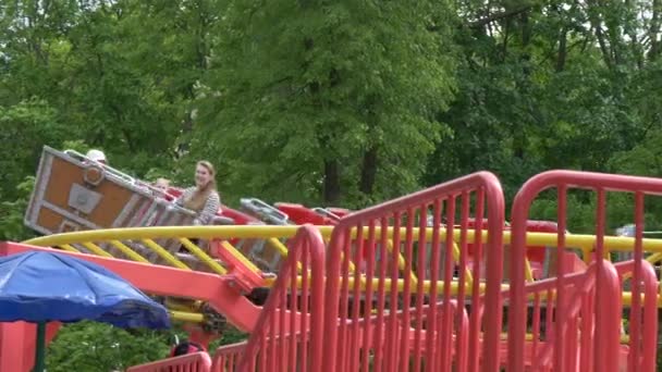 Gomel Weißrussland Mai 2019 Stadtpark Attraktionen Für Kinder — Stockvideo