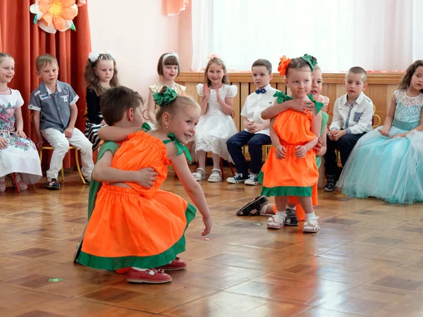 Gomel, Fehéroroszország-május 23, 2019: Children 's koncert délutáni szentelt a végén az óvodában. Kérdés 2019. — Stock Fotó