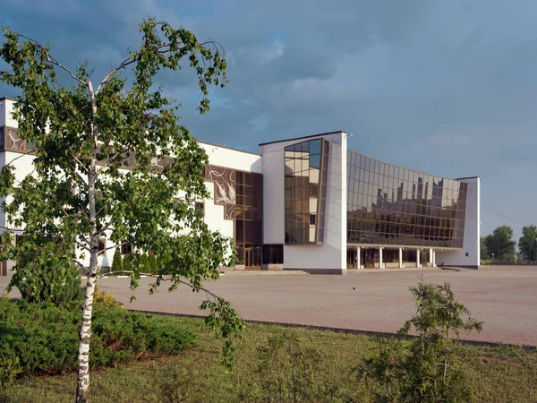 戈梅尔，白俄罗斯 - 2019年5月25日：清晨冰宫的建造. — 图库照片