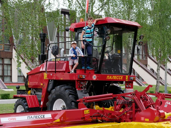 Gomel, Bělorusko-26. května 2019: otevřená výstava zemědělského zařízení. — Stock fotografie