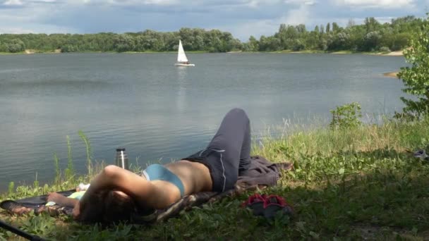 Herbe Verte Haute Dans Vent Bord Lac — Video