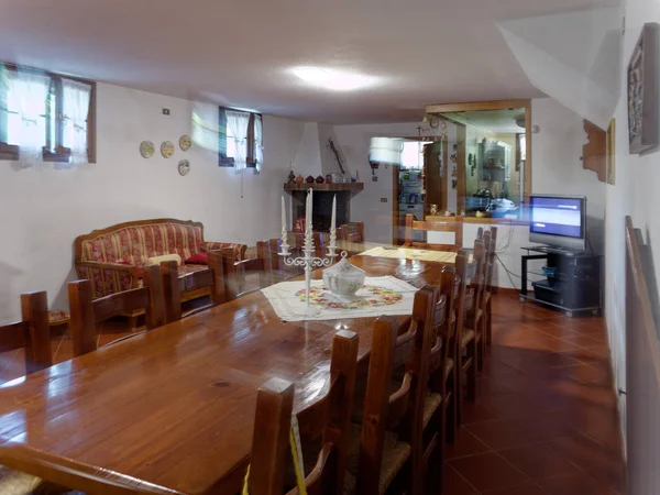 Montagnana, ITÁLIA - 5 de agosto de 2019: Interior de uma casa privada italiana — Fotografia de Stock