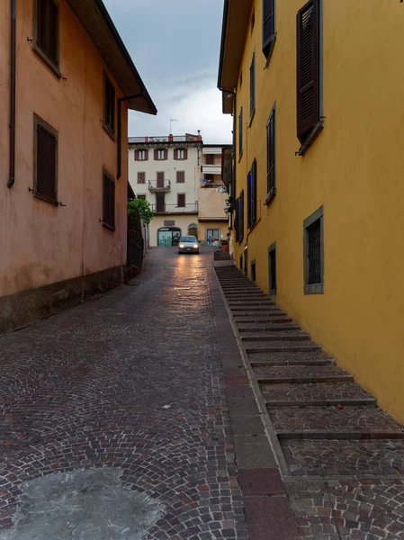 Castello di Costa di Mezzate, ITALIA - 7 de agosto de 2019: Calles y edificios de la ciudad vieja — Foto de Stock