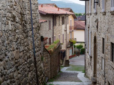 Castello di Costa di Mezzate, İtalya - 7 Ağustos 2019: Eski şehrin sokakları ve binaları