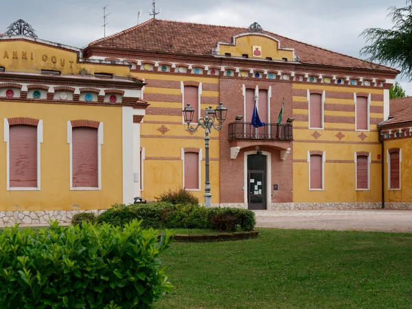Castello di Costa di Mezzate, ITÁLIA - 7 de agosto de 2019: edifício administrativo da cidade velha — Fotografia de Stock
