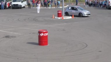 Gomel, Beyaz Rusya - 14 Eylül 2019: Araba Fuarı. Yol Güvenliği Kampanyası Sporcuları-2019 