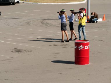 Gomel, Beyaz Rusya - 14 Eylül 2019: kameralı trafik polisi müfettişi