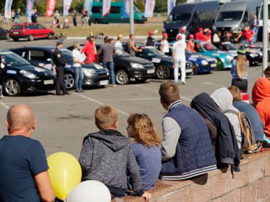 Gomel, Beyaz Rusya - 14 Eylül 2019: Araba Fuarı. Yol Güvenliği Kampanyası Sporcuları-2019 