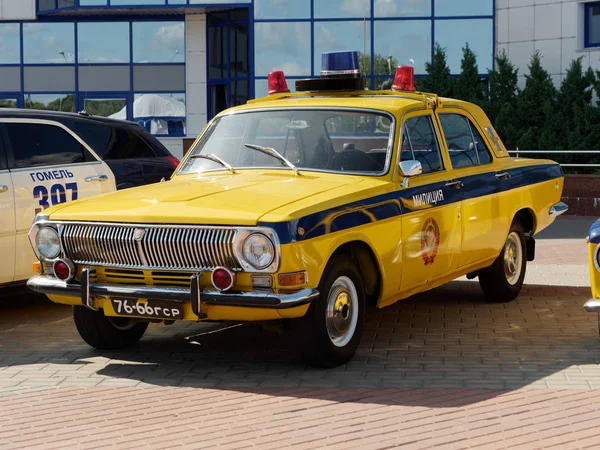 GOMEL, BELARUS - SEPTEMBER 14, 2019: Old yellow car traffic police — Stock Photo, Image