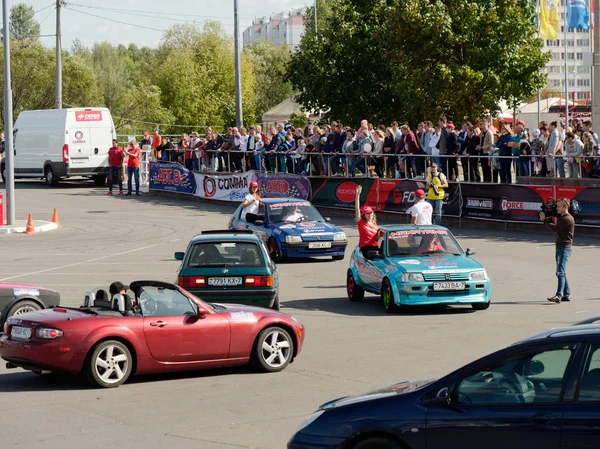 Gomel, Białoruś-14 września 2019: Pokaż samochód. Sportowcy kampanii na rzecz bezpieczeństwa ruchu drogowego-2019 — Zdjęcie stockowe
